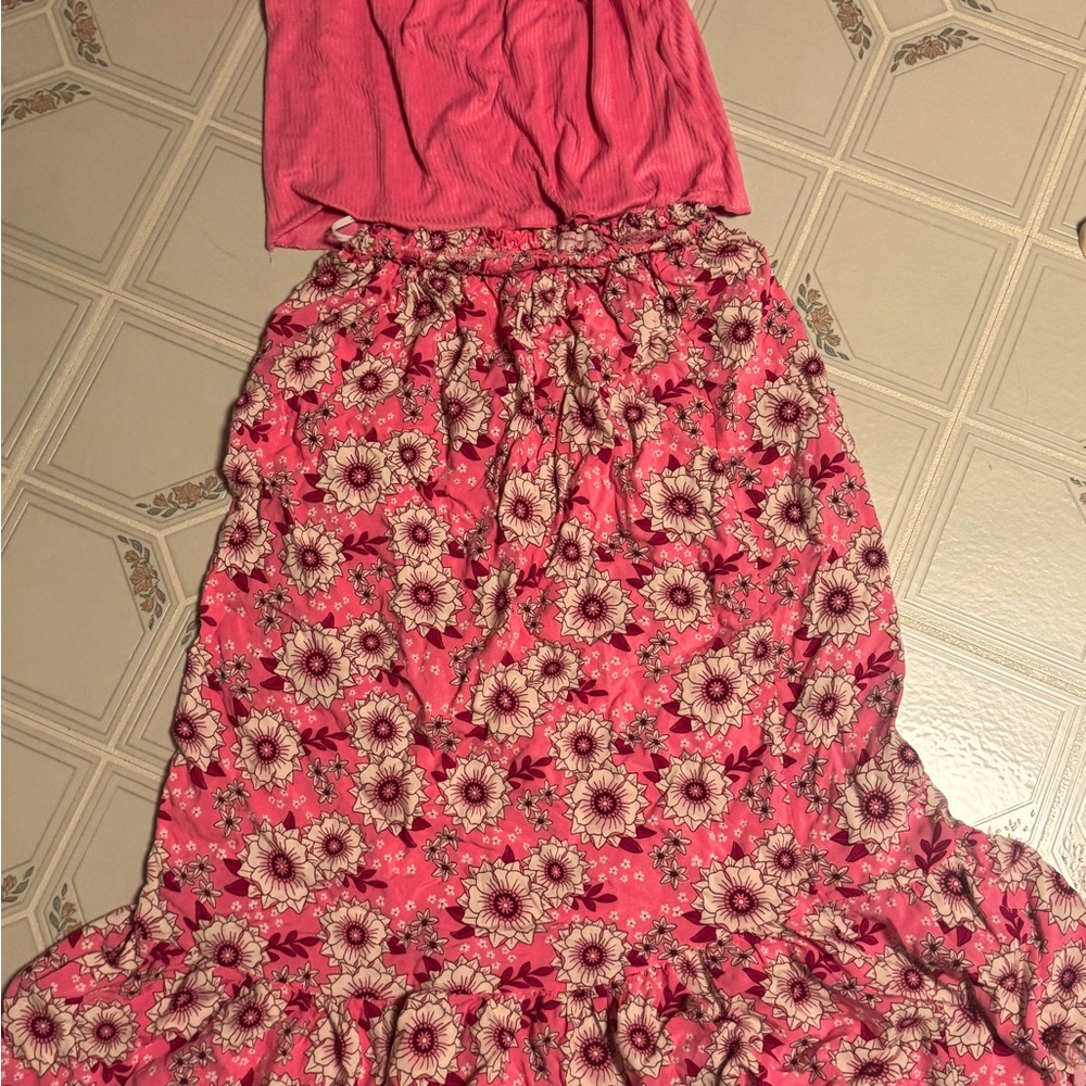 Kids clothes. Floral breathable skirt with matching top with puff pink sleeves!